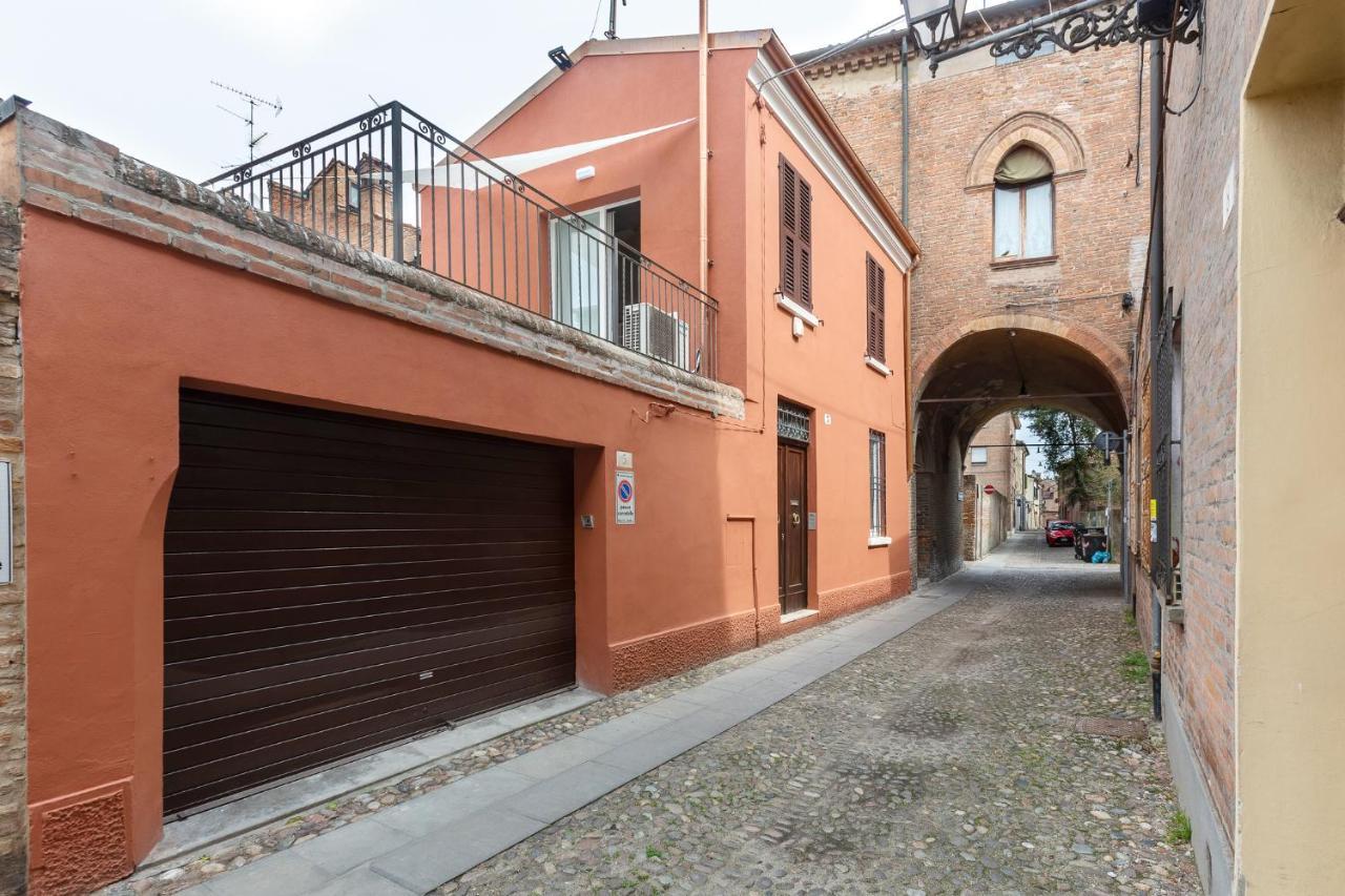 Ferrara Casa Dell'Archivolto Con Garage Lägenhet Exteriör bild