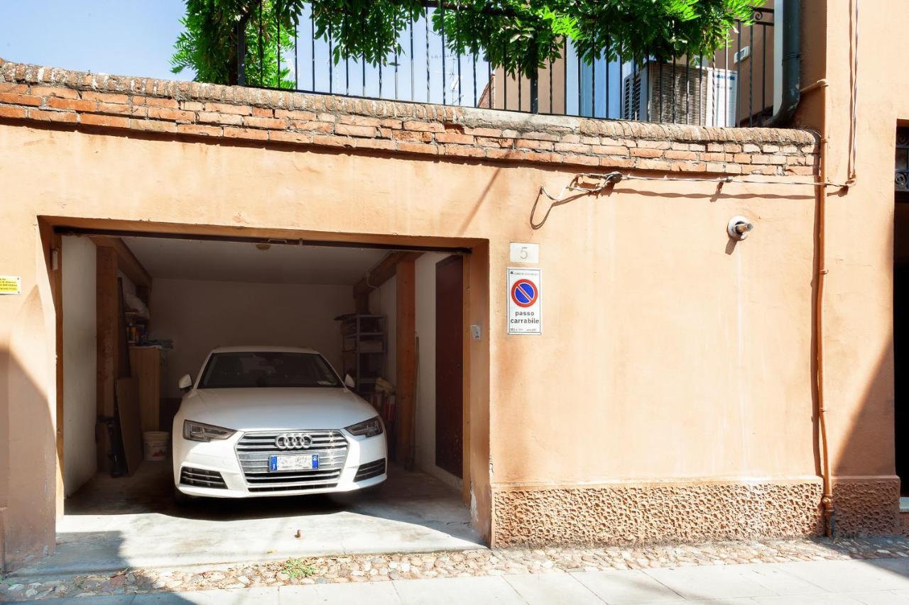 Ferrara Casa Dell'Archivolto Con Garage Lägenhet Exteriör bild