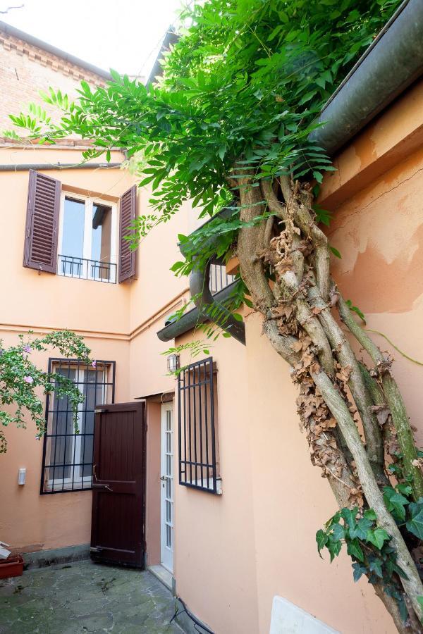 Ferrara Casa Dell'Archivolto Con Garage Lägenhet Exteriör bild