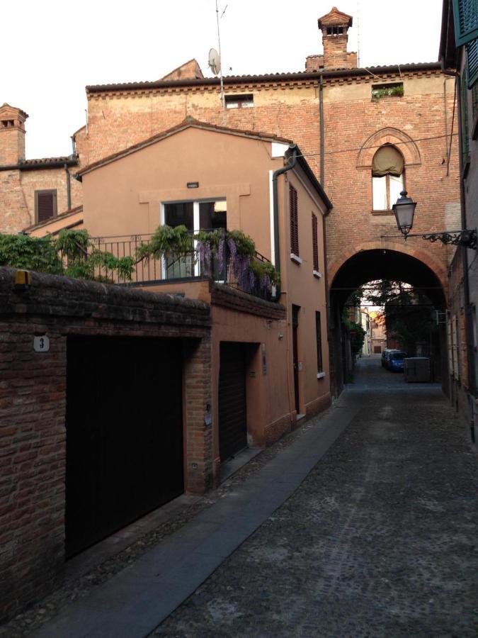 Ferrara Casa Dell'Archivolto Con Garage Lägenhet Exteriör bild